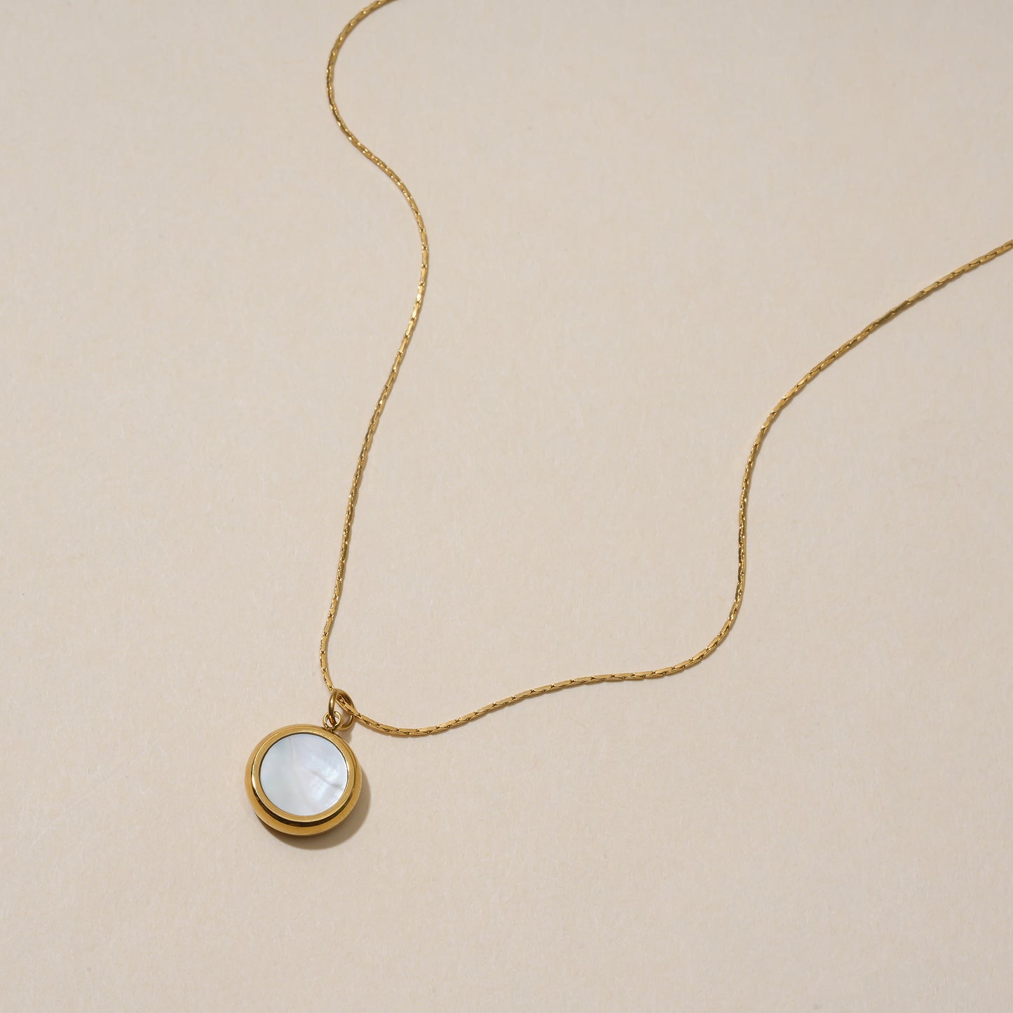 White Gold Round Necklace